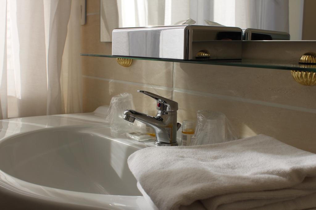 Hotel Rabelais Tours Zewnętrze zdjęcie